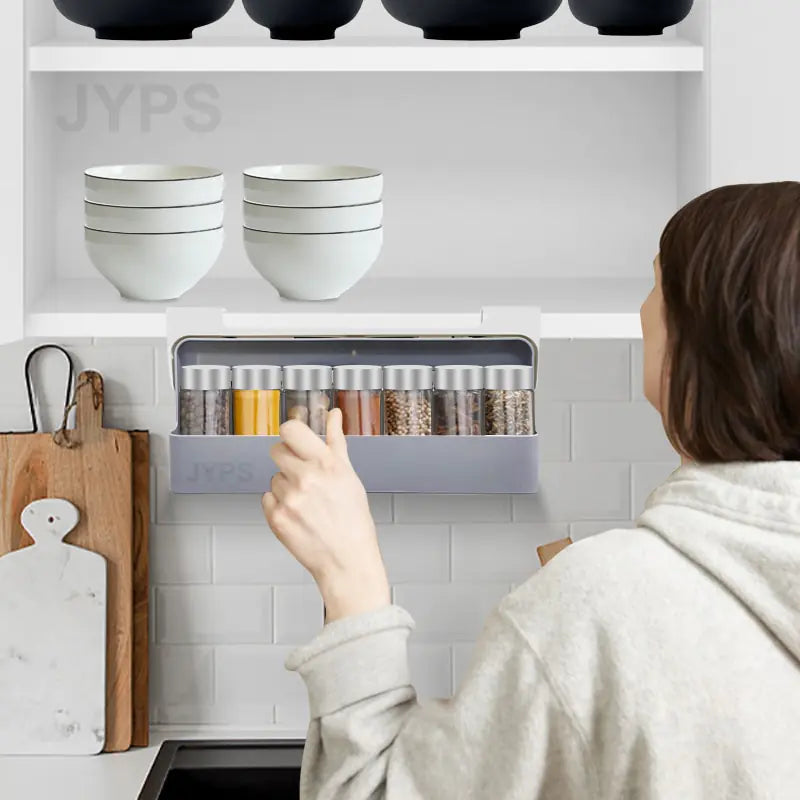 Self-Adjusting Spice Rack Organizer